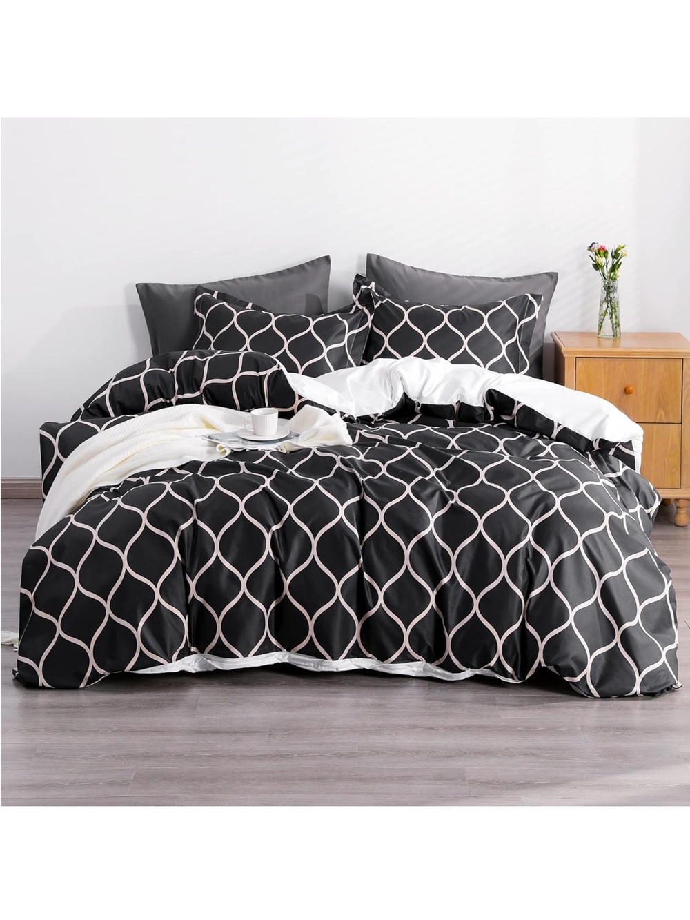 King  Reversible Black and Beige Lattice Duvet Cover Set